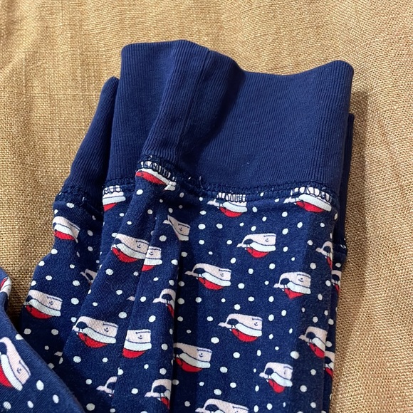 Vineyard Vines Christmas Santa whale pajama leggings 9” rise - Picture 4 of 4